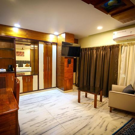 Lj Dadi'S Grand Hotel Visakhapatnam Bagian luar foto