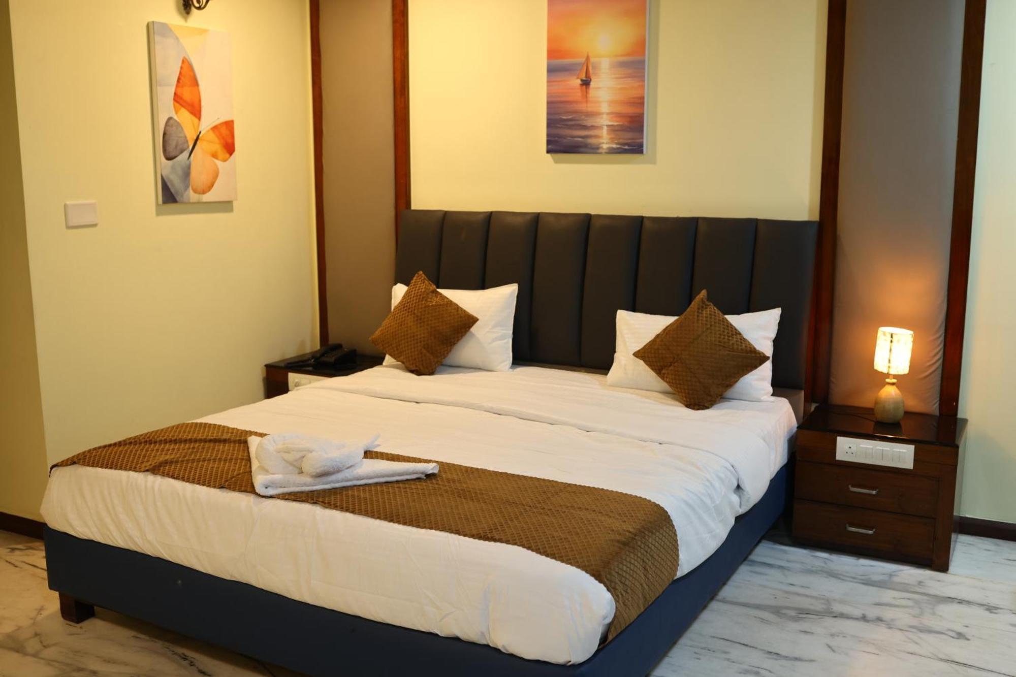 Lj Dadi'S Grand Hotel Visakhapatnam Bagian luar foto