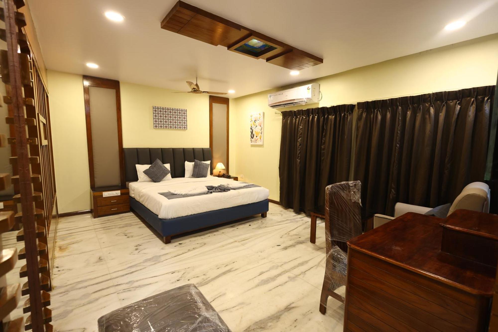 Lj Dadi'S Grand Hotel Visakhapatnam Bagian luar foto