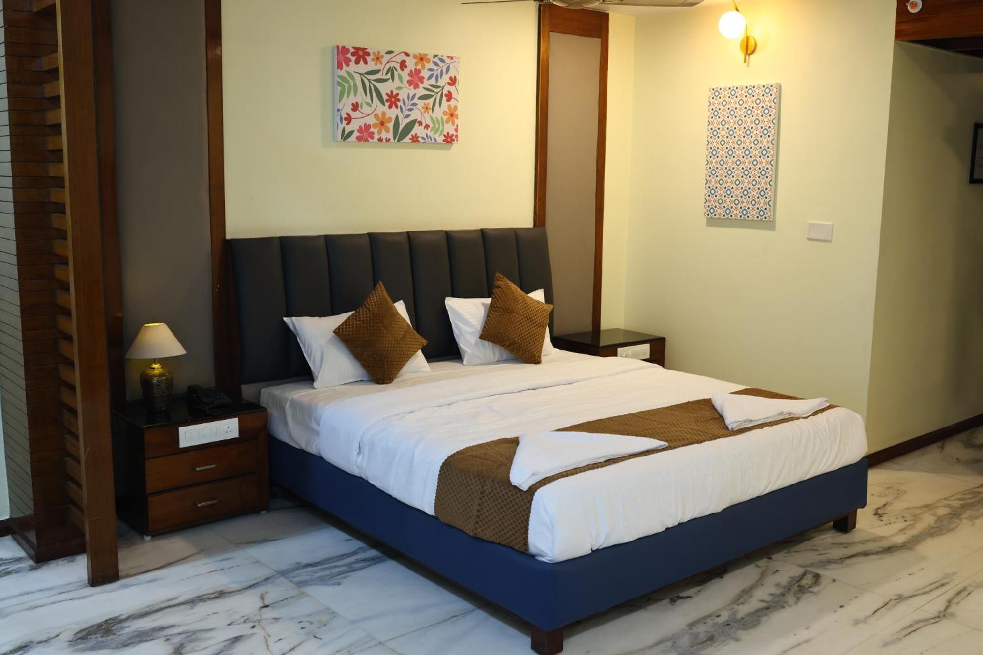 Lj Dadi'S Grand Hotel Visakhapatnam Bagian luar foto