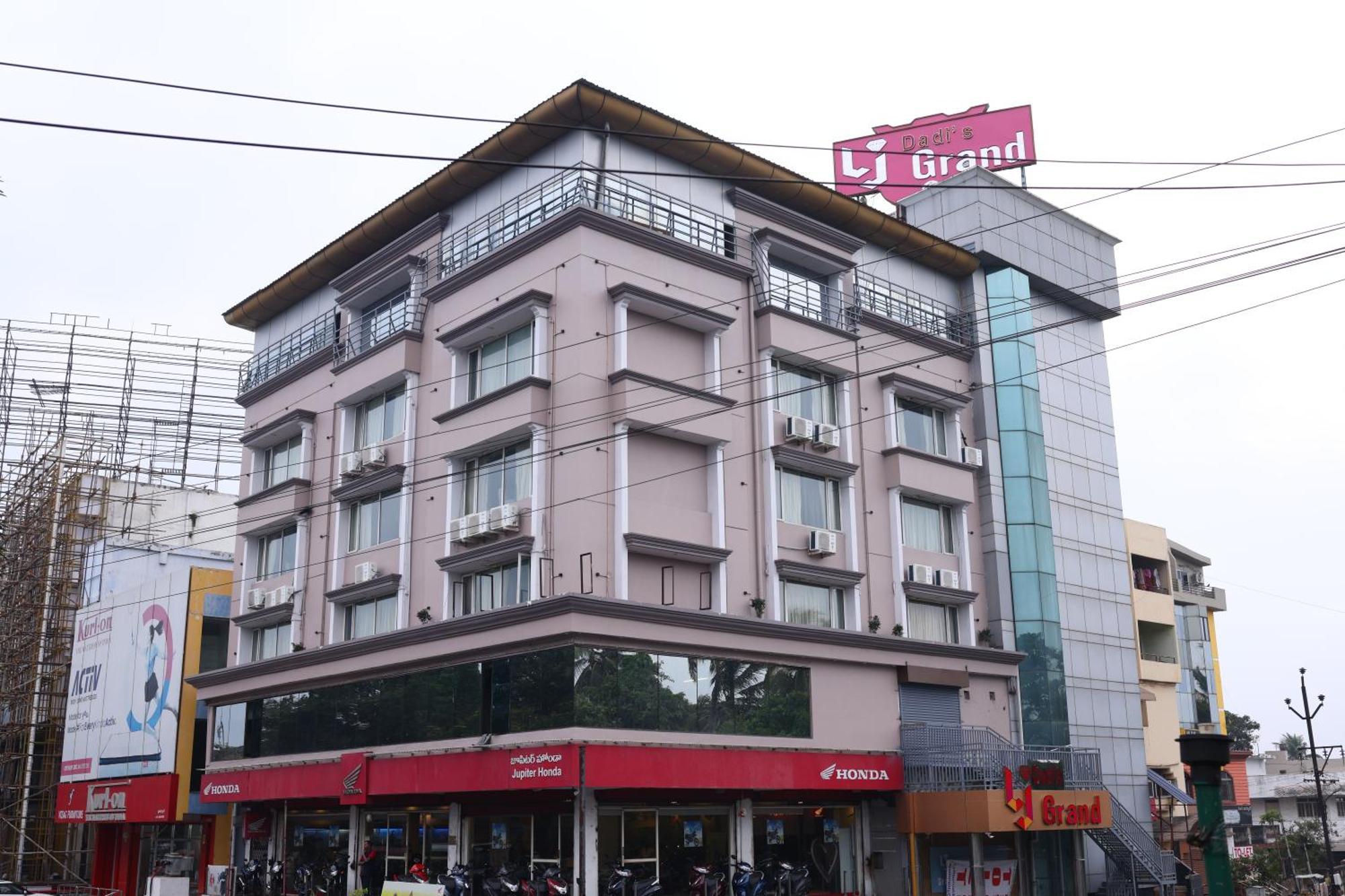 Lj Dadi'S Grand Hotel Visakhapatnam Bagian luar foto