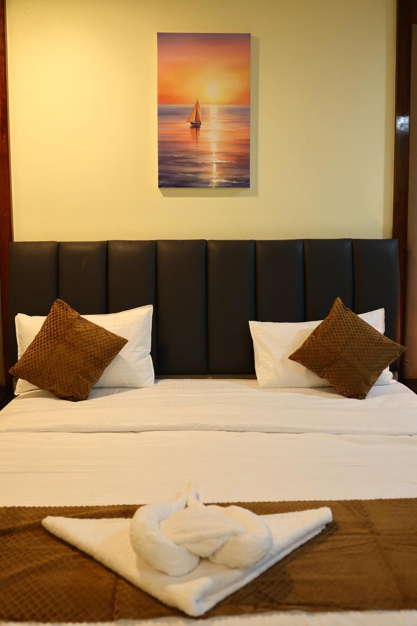 Lj Dadi'S Grand Hotel Visakhapatnam Bagian luar foto
