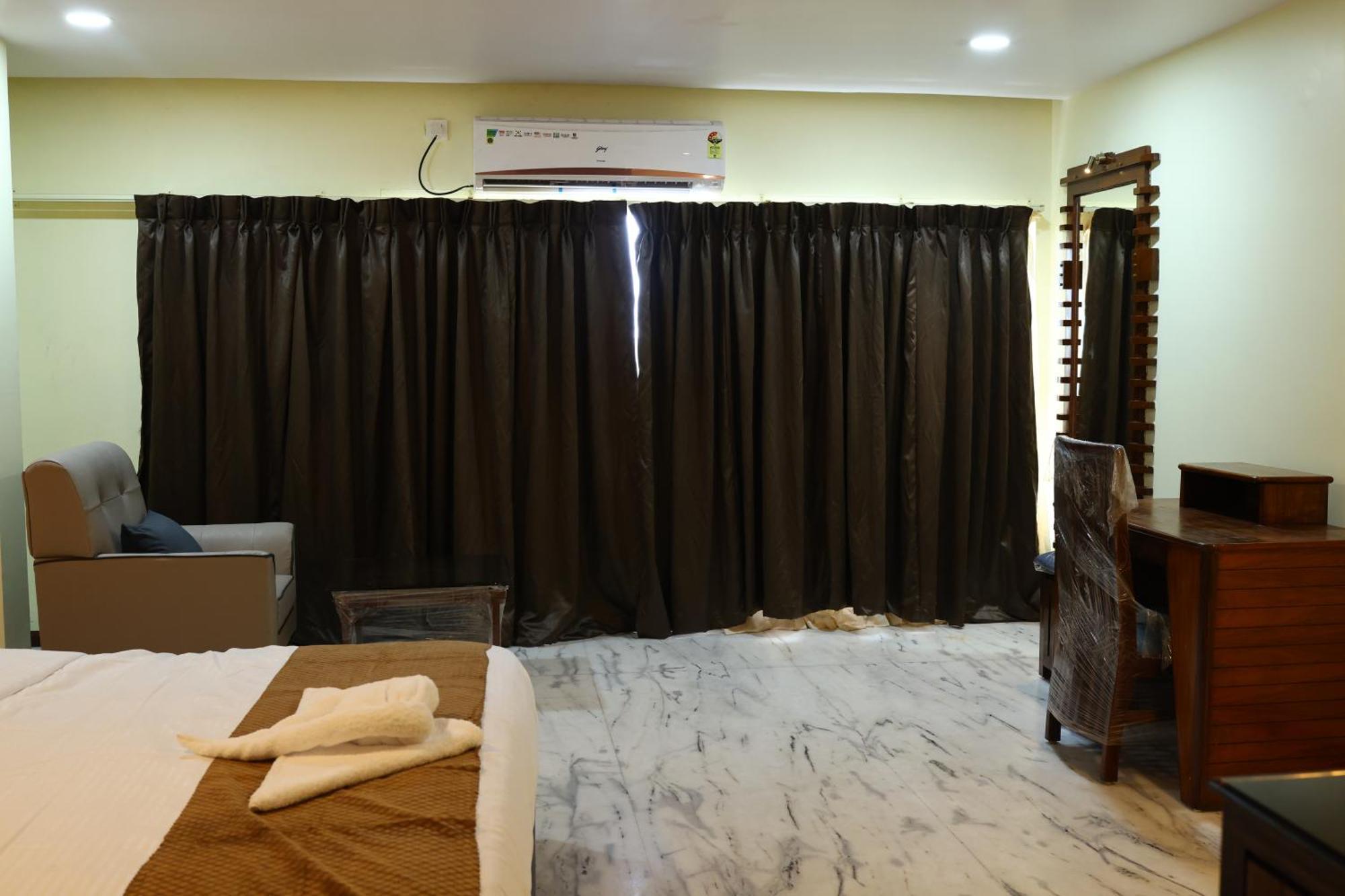 Lj Dadi'S Grand Hotel Visakhapatnam Bagian luar foto