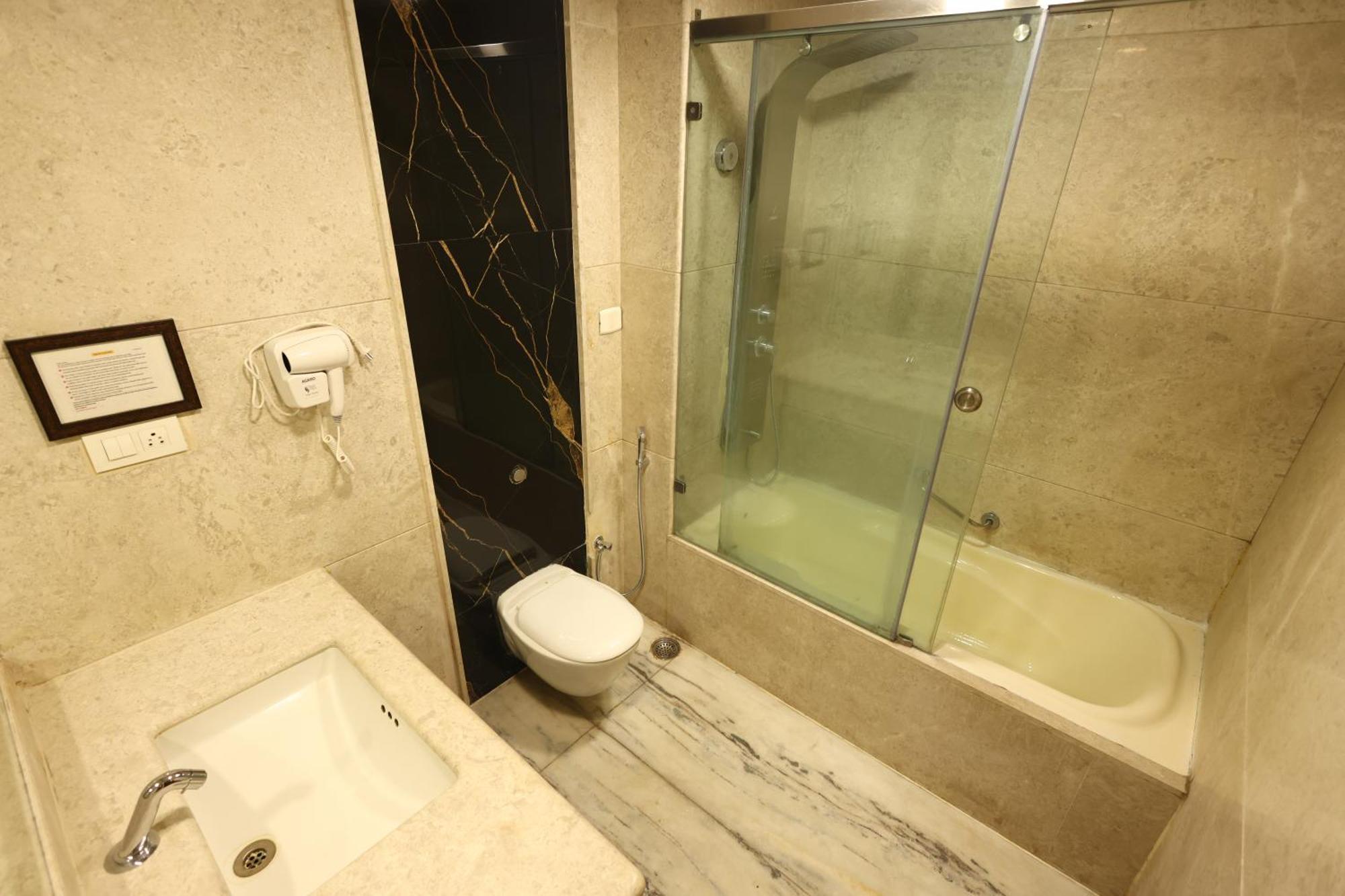 Lj Dadi'S Grand Hotel Visakhapatnam Bagian luar foto