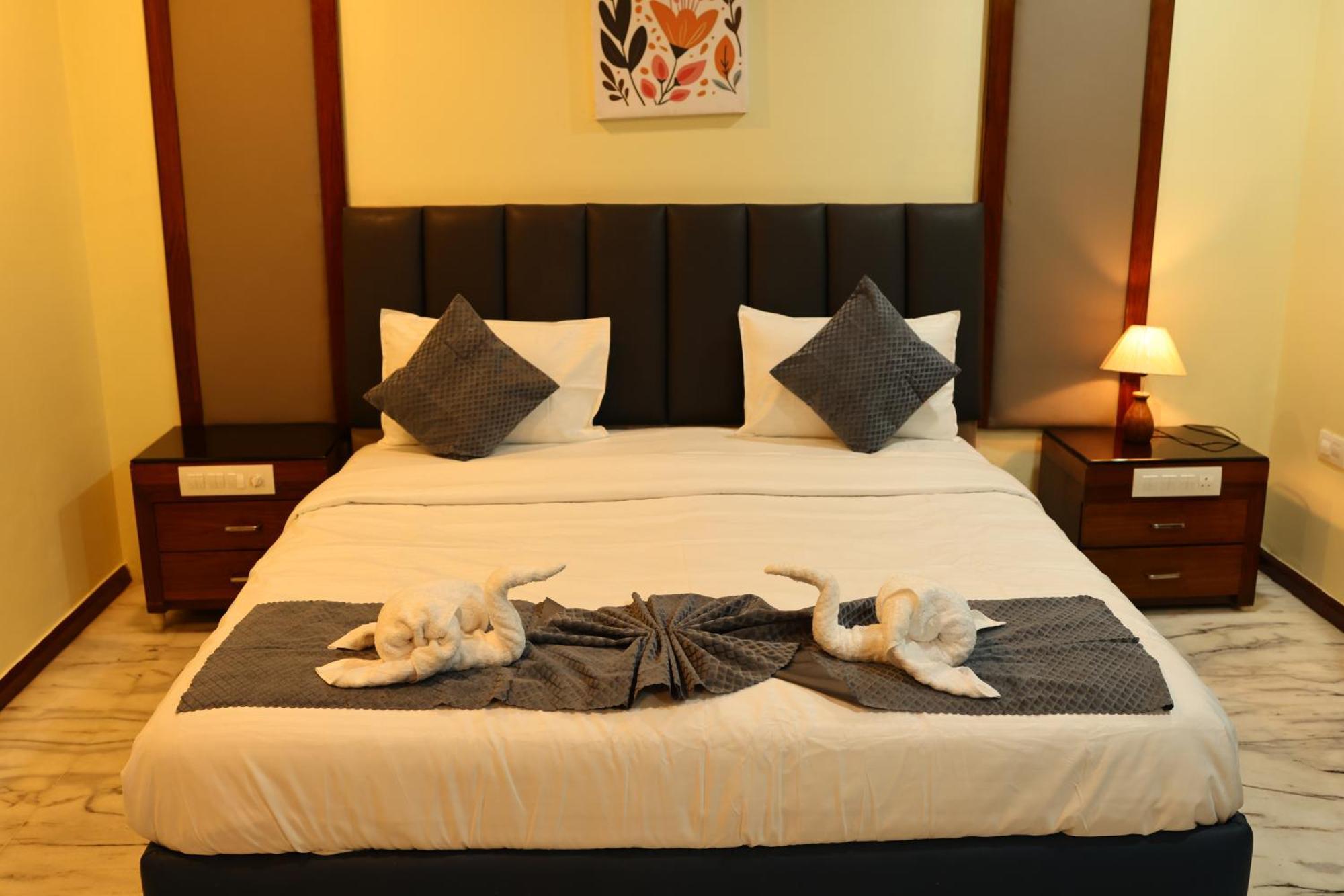 Lj Dadi'S Grand Hotel Visakhapatnam Bagian luar foto