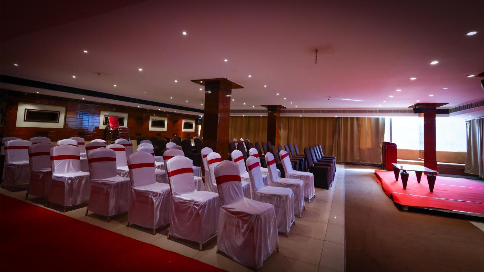 Lj Dadi'S Grand Hotel Visakhapatnam Bagian luar foto