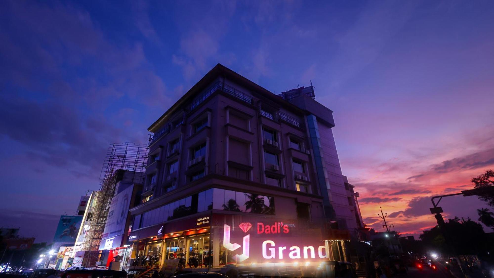 Lj Dadi'S Grand Hotel Visakhapatnam Bagian luar foto