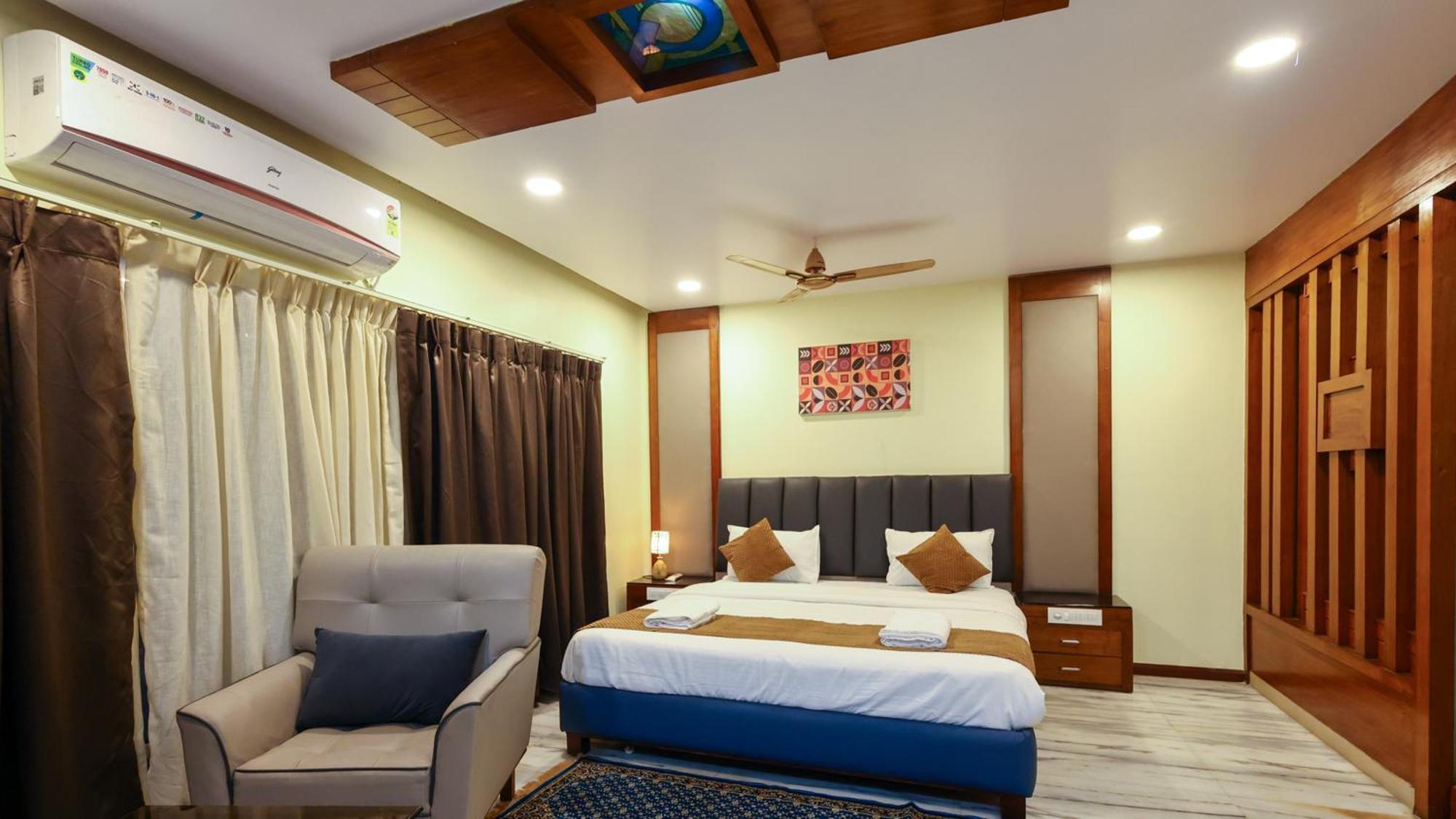Lj Dadi'S Grand Hotel Visakhapatnam Bagian luar foto